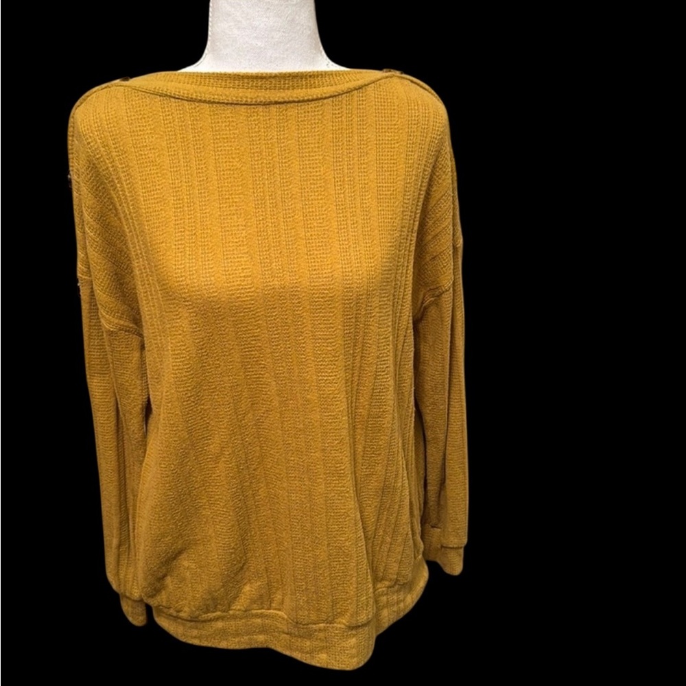 Gyft Women's Mustard Sweater
Top - Medium